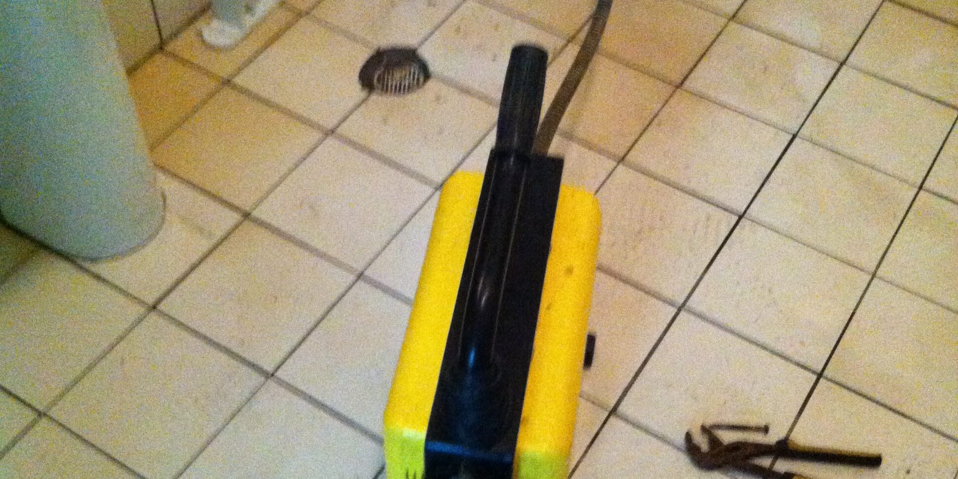 Çerkezköy Su Sızıntısı Tespiti – Kırmadan %100 Noktasal Çözüm Çerkezköy Su Sızıntısı Tespitinde akustik dinleme cihazıyla kırmadan, noktasal kaçak tespiti yapan uzman teknisyen.