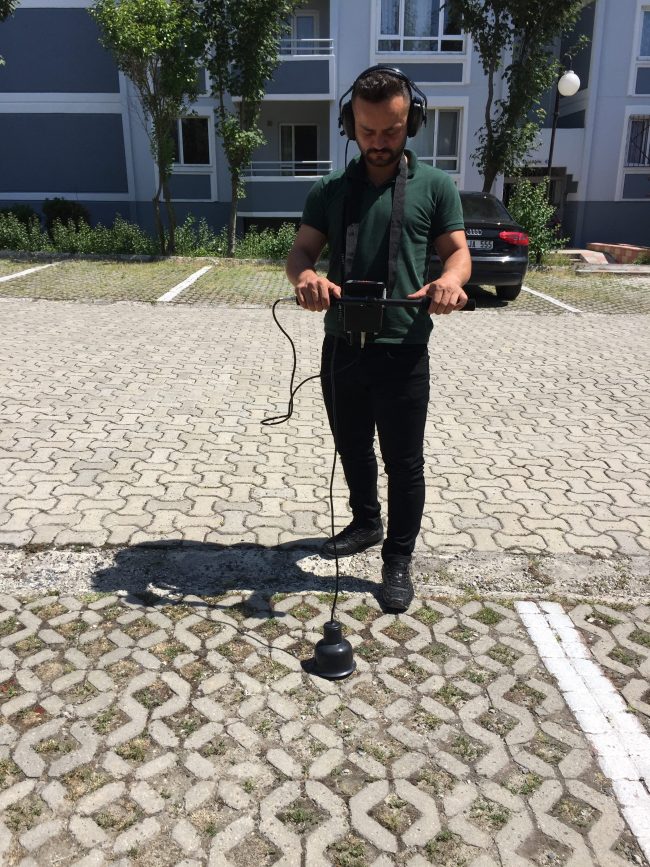 Çerkezköy Kırmadan Lavabo Tıkanıklığı Açma – Robotik Çözüm Çerkezköy Kırmadan Lavabo Tıkanıklığı Açma uzmanı, robotik cihazla tespit yapıyor.