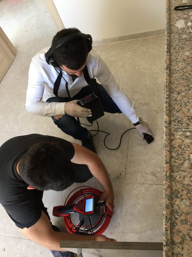 Çerkezköy Tıkalı Gider Açma – Robotik ve Kameralı Çözüm Çerkezköy Tıkalı Gider Açma uzmanı, kameralı robotla mutfak lavabosu giderini kırmadan açıyor.