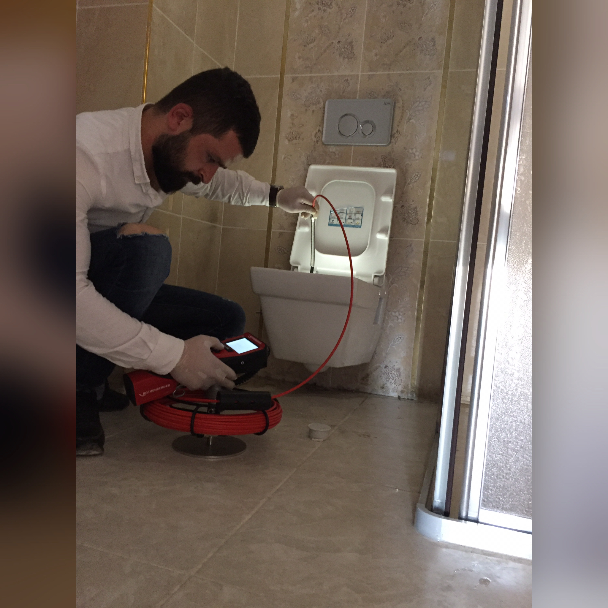 Çerkezköy Su Kaçak Tespiti – Milimetrik Nokta Tespiti Çerkezköy Su Kaçak Tespitinde akustik dinleme cihazıyla kaçağın noktasal olarak belirlenmiş hali.